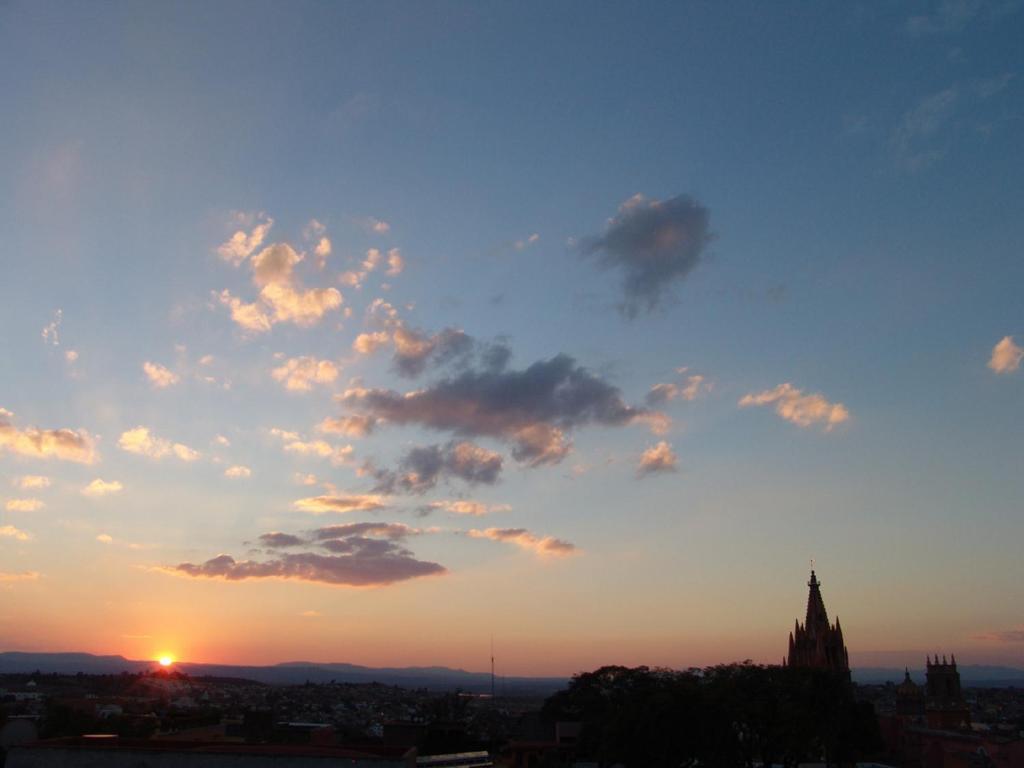 Casa Del Tio Hotel Boutique San Miguel de Allende Ngoại thất bức ảnh Sunset over the city